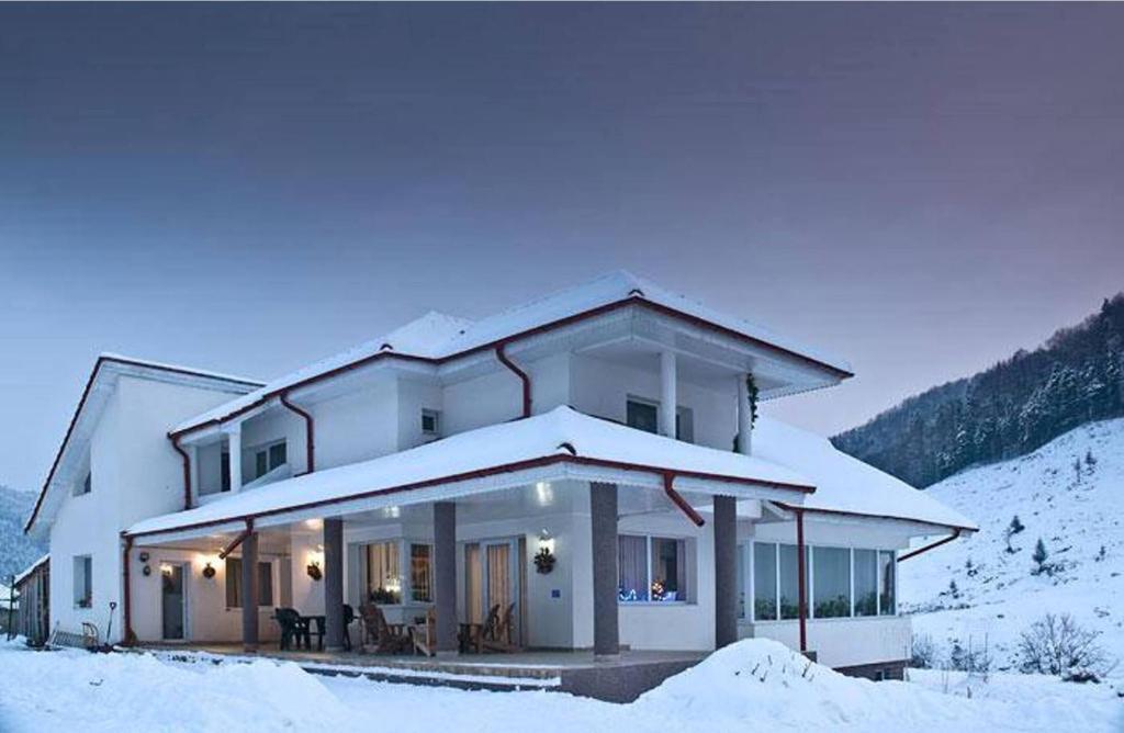Pensiunea Aurora Izvorul Muntelui Guest house 3*